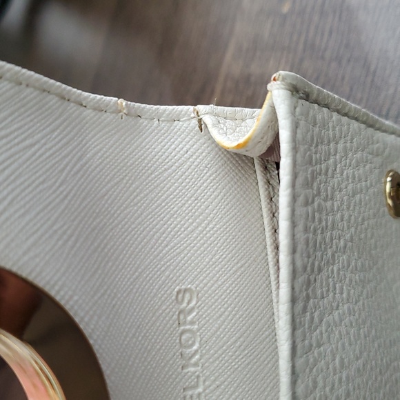 Michael Kors Gold and White Key Card Holder - Picture 4 of 4